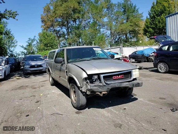 2002 GMC Sonoma SLS with VIN 1GTCS19W628240548, listed as a Copart auction lot 69665724 with 245,738 mi miles and Salvage Title. Bid and sale history available at carsss.com. Image 10.