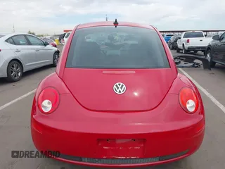 2009 Volkswagen New Beetle Coupe S with VIN 3VWRW31C69M517262, listed as a IAAI auction lot 42033189 with 111,104 mi miles. Bid and sale history available at carsss.com. Image 17.