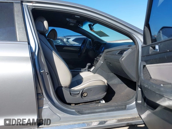2015 Hyundai Sonata Sport z VIN 5NPE34AB4FH205255, wystawiony jako IAAI lot #42054966 z przebiegiem 201 526 mil mil oraz . Historia ofert i sprzedaży dostępna na DreamBid. Obrazek 5.