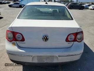 2008 Volkswagen Passat Komfort z VIN WVWAK73C58E198957, wystawiony jako Copart lot #58954865 z przebiegiem 166 468 mil mil oraz Czysty tytuł • Clean title. Historia ofert i sprzedaży dostępna na DreamBid. Obrazek 6.