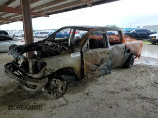 2024 Ram 1500 Tradesman z VIN 1C6SRFGT1RN152555, wystawiony jako Copart lot #47294755 z przebiegiem Nie podano mil oraz Nie do naprawy • Non repairable. Historia ofert i sprzedaży dostępna na DreamBid. Obrazek 1.