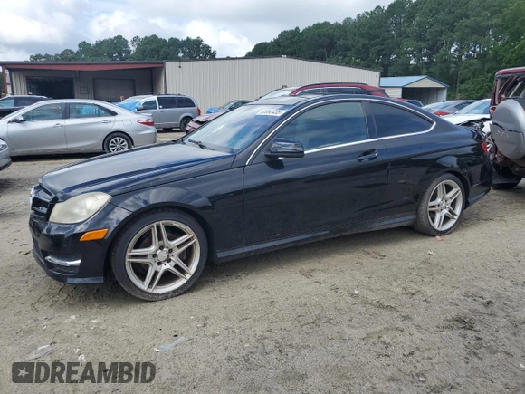 2015 Mercedes-Benz C 250 z VIN WDDGJ4HB2FG410619, wystawiony jako Copart lot #63898435 z przebiegiem 157 785 mil mil oraz Czysty tytuł • Clean title. Historia ofert i sprzedaży dostępna na DreamBid. Obrazek 1.