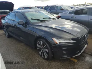 2022 Volvo S60 Momentum with VIN 7JRL12FZ0NG160665, listed as a Copart auction lot 74020354 with 0 mi miles and Salvage Title. Bid and sale history available at carsss.com. Image 4.