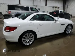 2017 Mercedes-Benz SLC 300 z VIN WDDPK3JA4HF141251, wystawiony jako Copart lot #71945714 z przebiegiem 47 165 mil mil oraz Szkoda całkowita • Salvage title. Historia ofert i sprzedaży dostępna na DreamBid. Obrazek 3.