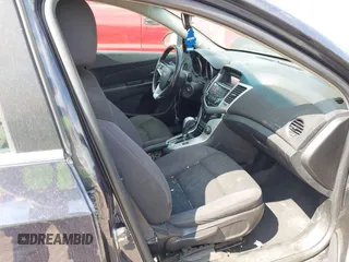 2014 Chevrolet Cruze 1LT z VIN 1G1PC5SB4E7246364, wystawiony jako IAAI lot #42422381 z przebiegiem 171 725 mil mil oraz . Historia ofert i sprzedaży dostępna na DreamBid. Obrazek 5.