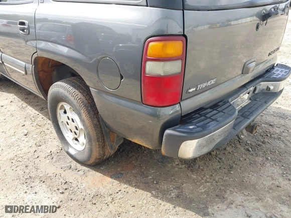 2002 Chevrolet Tahoe LT with VIN 1GNEK13Z42J203185, listed as a IAAI auction lot 41940552 with 325,618 mi miles. Bid and sale history available at carsss.com. Image 6.