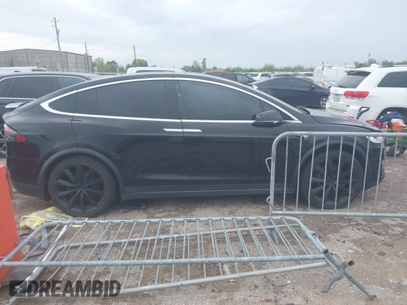2021 Tesla Model X Long Range Plus with VIN 5YJXCAE27MF324270, listed as a IAAI auction lot 41886101 with 59,614 mi miles and . Bid and sale history available at carsss.com. Image 13.