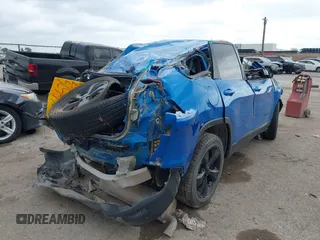 2018 Jeep Cherokee Latitude with VIN 1C4PJLCX5JD620455, listed as a IAAI auction lot 42110925 with Not provided miles and . Bid and sale history available at DreamBid. Image 4.