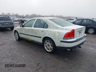 2002 Volvo S60 with VIN YV1RS58D322119152, listed as a IAAI auction lot 41104616 with 132,133 mi miles. Bid and sale history available at carsss.com. Image 3.