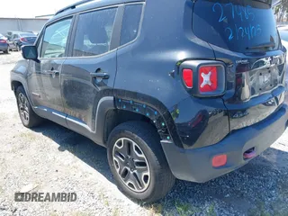 2017 Jeep Renegade Deserthawk z VIN ZACCJBCB4HPF18220, wystawiony jako IAAI lot #41719737 z przebiegiem 87 332 mil mil oraz . Historia ofert i sprzedaży dostępna na DreamBid. Obrazek 3.