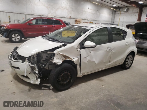 2014 Toyota Prius One z VIN JTDKDTB33E1558853, wystawiony jako Copart lot #57339425 z przebiegiem Nie podano mil oraz Nie do naprawy • Non repairable. Historia ofert i sprzedaży dostępna na DreamBid. Obrazek 1.