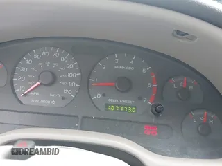2002 Ford Mustang Deluxe z VIN 1FAFP44492F221578, wystawiony jako IAAI lot #42242232 z przebiegiem 107 773 mil mil oraz . Historia ofert i sprzedaży dostępna na DreamBid. Obrazek 16.