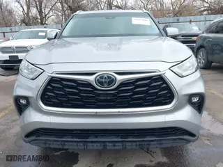 2020 Toyota Highlander XLE with VIN 5TDGZRBH1LS502142, listed as a IAAI auction lot 41819000 with 107,619 mi miles. Bid and sale history available at carsss.com. Image 13.