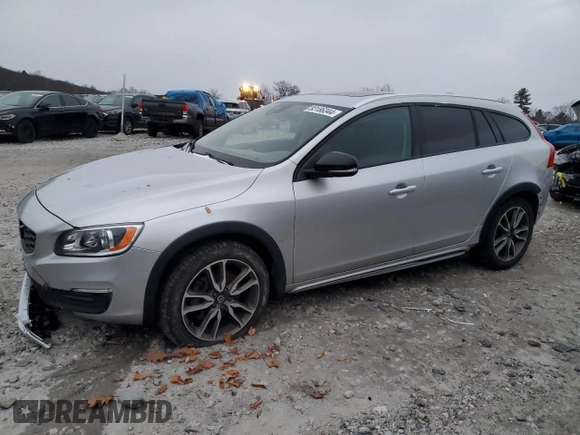 2018 Volvo V60 z VIN YV440MWK4J2056026, wystawiony jako Copart lot #83186344 z przebiegiem 45 495 mil mil oraz Szkoda całkowita • Salvage title. Historia ofert i sprzedaży dostępna na DreamBid. Obrazek 1.
