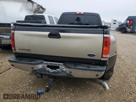 2001 Ford F-350 XL with VIN 1FTWW32F21EA24316, listed as a Copart auction lot 43617375 with 485,052 mi miles and Salvage title. Bid and sale history available at DreamBid. Image 6.