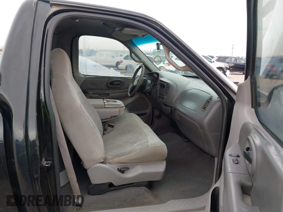 2000 Ford F-150 XL with VIN 1FTRF17W3YKA20460, listed as a IAAI auction lot 42035626 with 1 mi miles. Bid and sale history available at carsss.com. Image 5.