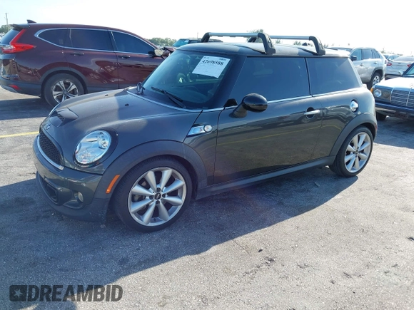 2012 MINI Hardtop S с VIN WMWSV3C58CTY17722, выставлен на аукционе IAAI как лот 42698588 с пробегом 98 511 миль миль и . История ставок и продаж доступна на DreamBid. Изображение 2.