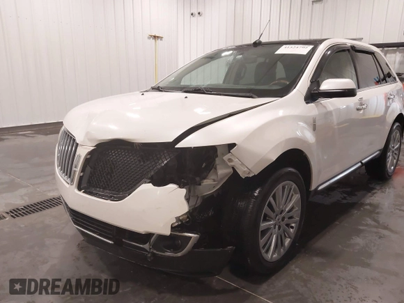 2011 Lincoln MKX with VIN 2LMDJ8JK8BBJ34012, listed as a IAAI auction lot 41524792 with 142,670 mi miles. Bid and sale history available at carsss.com. Image 6.