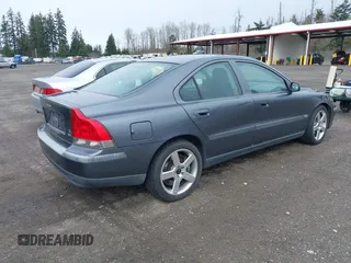 2004 Volvo S60 R with VIN YV1RH52Y342355653, listed as a IAAI auction lot 41831546 with 220,399 mi miles. Bid and sale history available at carsss.com. Image 4.