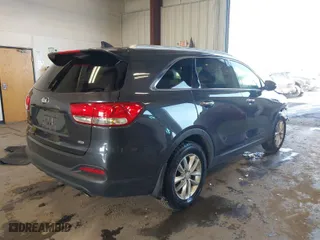 2018 Kia Sorento L with VIN 5XYPG4A31JG382982, listed as a IAAI auction lot 41688277 with 62,352 mi miles. Bid and sale history available at carsss.com. Image 4.