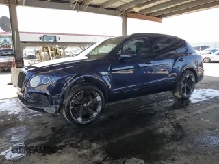 2019 Bentley Bentayga V8 z VIN SJAAM2ZV3KC027084, wystawiony jako Copart lot #45814705 z przebiegiem 38 490 mil mil oraz Szkody całkowita. Historia ofert i sprzedaży dostępna na DreamBid. Obrazek 1.
