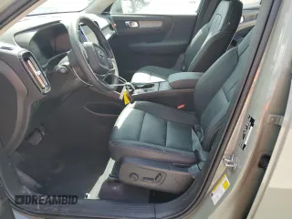2025 Volvo XC40 Core Bright Theme z VIN YV4L12UJ4S2520540, wystawiony jako Copart lot #60871675 z przebiegiem 5 949 mil mil oraz Szkoda całkowita • Salvage title. Historia ofert i sprzedaży dostępna na DreamBid. Obrazek 7.