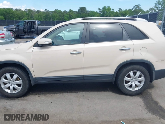 2011 Kia Sorento LX with VIN 5XYKT4A18BG076514, listed as a IAAI auction lot 41930933 with 186,783 mi miles. Bid and sale history available at carsss.com. Image 14.