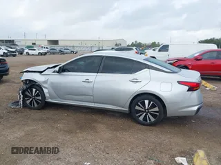 2021 Nissan Altima 2.5 SV with VIN 1N4BL4DV4MN329831, listed as a IAAI auction lot 40790688 with 96,596 mi miles. Bid and sale history available at carsss.com. Image 14.
