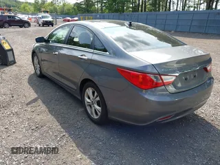 2012 Hyundai Sonata SE z VIN 5NPEC4AC5CH415951, wystawiony jako IAAI lot #42416363 z przebiegiem 205 744 mil mil oraz . Historia ofert i sprzedaży dostępna na DreamBid. Obrazek 3.