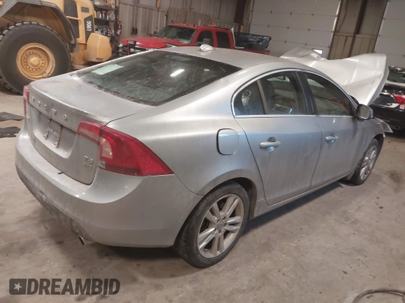 2012 Volvo S60 T6 with VIN YV1902FH1C2119579, listed as a IAAI auction lot 41359902 with 237,451 mi miles. Bid and sale history available at carsss.com. Image 4.