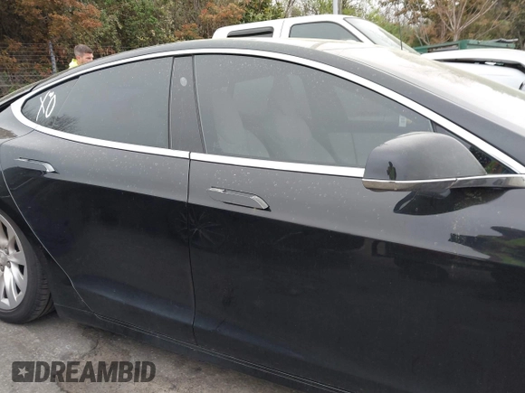 2018 Tesla Model S 75D with VIN 5YJSA1E24JF259874, listed as a IAAI auction lot 41921382 with 82,182 mi miles and . Bid and sale history available at DreamBid. Image 13.
