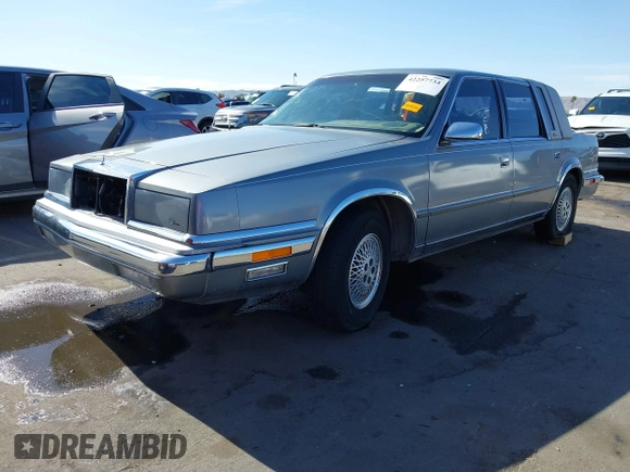 1991 Chrysler New Yorker z VIN 1C3XY66R2MD228813, wystawiony jako IAAI lot #42257734 z przebiegiem 45 786 mil mil oraz . Historia ofert i sprzedaży dostępna na DreamBid. Obrazek 18.