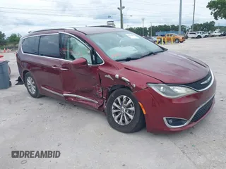 2018 Chrysler Pacifica Touring L z VIN 2C4RC1BG4JR110720, wystawiony jako IAAI lot #42426068 z przebiegiem 124 528 mil mil oraz . Historia ofert i sprzedaży dostępna na DreamBid. Obrazek 1.