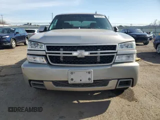 2006 Chevrolet Silverado SS z VIN 2GCEC19N561178209, wystawiony jako Copart lot #44487665 z przebiegiem 155 319 mil mil oraz Szkody całkowita. Historia ofert i sprzedaży dostępna na DreamBid. Obrazek 5.