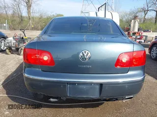2006 Volkswagen Phaeton z VIN WVWAF03D168000214, wystawiony jako IAAI lot #41935384 z przebiegiem 80 641 mil mil oraz . Historia ofert i sprzedaży dostępna na DreamBid. Obrazek 16.