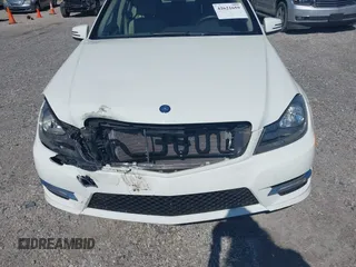 2012 Mercedes-Benz C 300 Sport с VIN WDDGF8BB8CA691471, выставлен на аукционе IAAI как лот 42621659 с пробегом 96 945 миль миль и . История ставок и продаж доступна на DreamBid. Изображение 6.