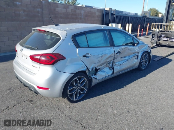 2016 Kia Forte SX с VIN KNAFZ5A35G5635456, выставлен на аукционе IAAI как лот 41656753 с пробегом 130 838 миль миль и . История ставок и продаж доступна на DreamBid. Изображение 4.