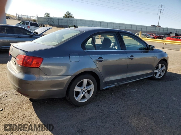 2014 Volkswagen Jetta TDI w/Premium z VIN 3VWLL7AJ8EM385667, wystawiony jako Copart lot #57804065 z przebiegiem 122 020 mil mil oraz Szkoda całkowita • Salvage title. Historia ofert i sprzedaży dostępna na DreamBid. Obrazek 3.