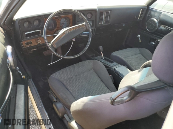 1976 Chevrolet Monte Carlo z VIN 1H57L6Z427472, wystawiony jako Copart lot #58806805 z przebiegiem 88 259 mil mil oraz Czysty tytuł • Clean title. Historia ofert i sprzedaży dostępna na DreamBid. Obrazek 8.