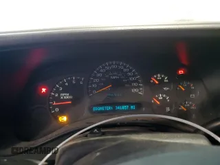 2004 Chevrolet Suburban Z71 with VIN 3GNFK16Z94G310219, listed as a Copart auction lot 45228915 with 341,057 mi miles and Salvage Title. Bid and sale history available at carsss.com. Image 9.