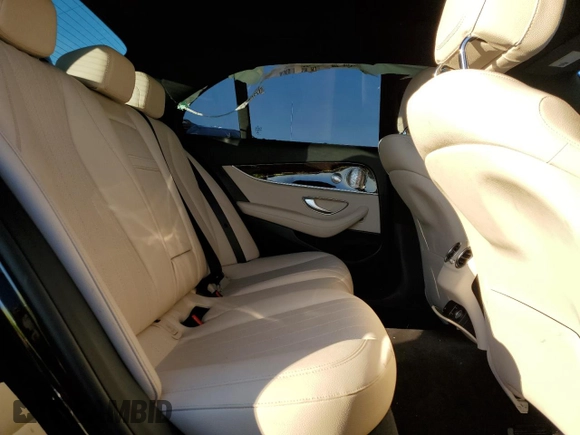 2020 Mercedes-Benz E-Class E 350 with VIN W1KZF8DB4LA825382, listed as a Copart auction lot 70444742 with 30,911 mi miles. Bid and sale history available at carsss.com. Image 10.