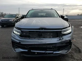 2024 Volkswagen Tiguan SE R-Line Black with VIN 3VV8B7AX4RM058996, listed as a Copart auction lot 45897525 with 9,956 mi miles and Salvage Title. Bid and sale history available at carsss.com. Image 5.