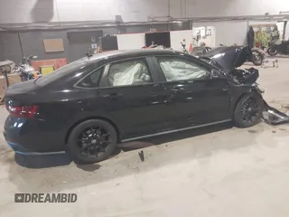 2025 Volkswagen Jetta GLI Autobahn z VIN 3VW2T7BU5SM021237, wystawiony jako IAAI lot #41271660 z przebiegiem 1092 mil mil oraz . Historia ofert i sprzedaży dostępna na DreamBid. Obrazek 4.