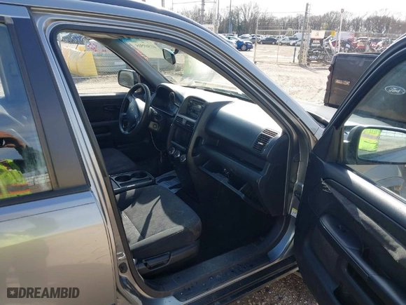 2006 Honda CR-V LX with VIN JHLRD68586C024863, listed as a IAAI auction lot 41569505 with 210,624 mi miles. Bid and sale history available at carsss.com. Image 5.