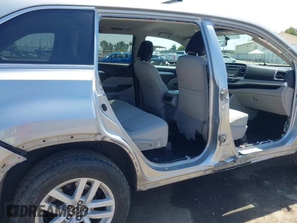 2016 Toyota Highlander LE Plus z VIN 5TDZKRFH2GS149519, wystawiony jako IAAI lot #42346714 z przebiegiem 76 682 mil mil oraz . Historia ofert i sprzedaży dostępna na DreamBid. Obrazek 21.