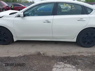 2015 Nissan Altima 2.5 S with VIN 1N4AL3AP1FC427662, listed as a IAAI auction lot 42183863 with 106,147 mi miles. Bid and sale history available at carsss.com. Image 15.