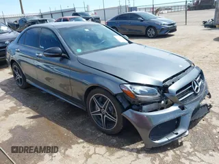 2017 Mercedes-Benz C 300 z VIN 55SWF4JB7HU224376, wystawiony jako IAAI lot #42195919 z przebiegiem 98 683 mil mil oraz . Historia ofert i sprzedaży dostępna na DreamBid. Obrazek 1.