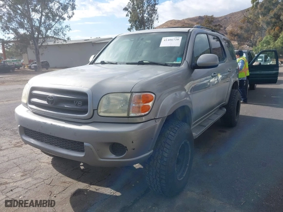 2001 Toyota Sequoia SR5 with VIN 5TDZT34A91S032950, listed as a IAAI auction lot 41406720 with 261,140 mi miles. Bid and sale history available at carsss.com. Image 2.