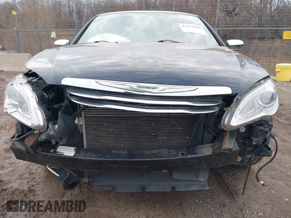 2012 Chrysler 200 Limited with VIN 1C3CCBCB3CN159958, listed as a IAAI auction lot 41811994 with 137,942 mi miles. Bid and sale history available at carsss.com. Image 6.