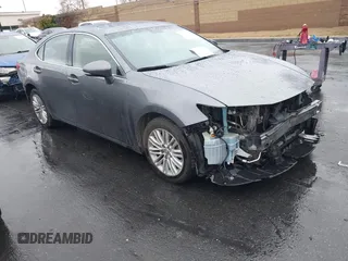 2013 Lexus ES 4dr Sdn with VIN JTHBK1GG1D2055528, listed as a IAAI auction lot 41781276 with 186,228 mi miles. Bid and sale history available at carsss.com. Image 1.